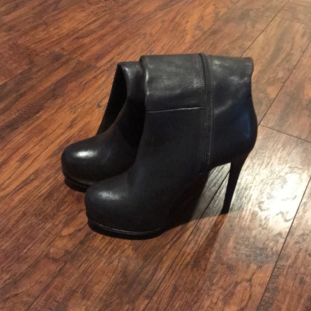 Shoes never worn! “Pour la victorie “ size 10